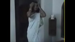 Bengali Bhabi from Kolkata – in Sari Video