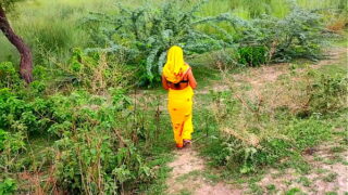 Hindi Outdoor Sex In Yellow Saree Village Sex In Jungle Video