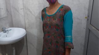 indian sexy hot girl friend having bathroom until her lover comes