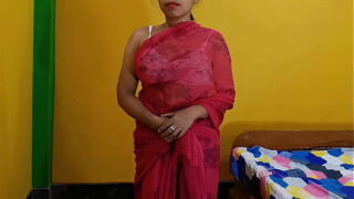 Indian Telugu Bhabhi Wearing Fucking her Hairy Pussy In Saare Video